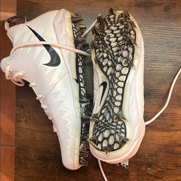 Nike White and Black Cleats - Picture 2 of 4
